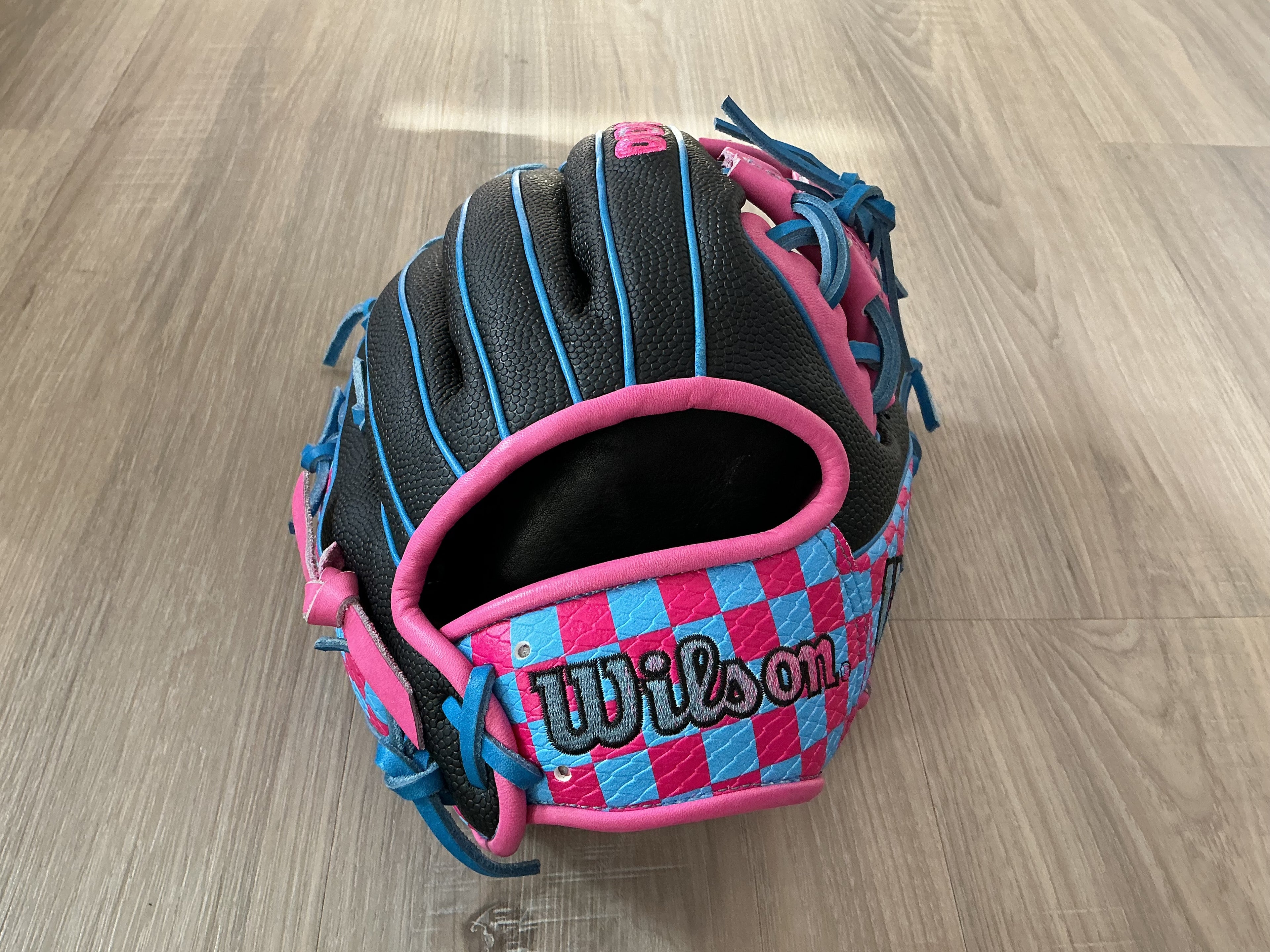 11.5 Wilson Pink And Blue Pottstown University A2000 Glove
