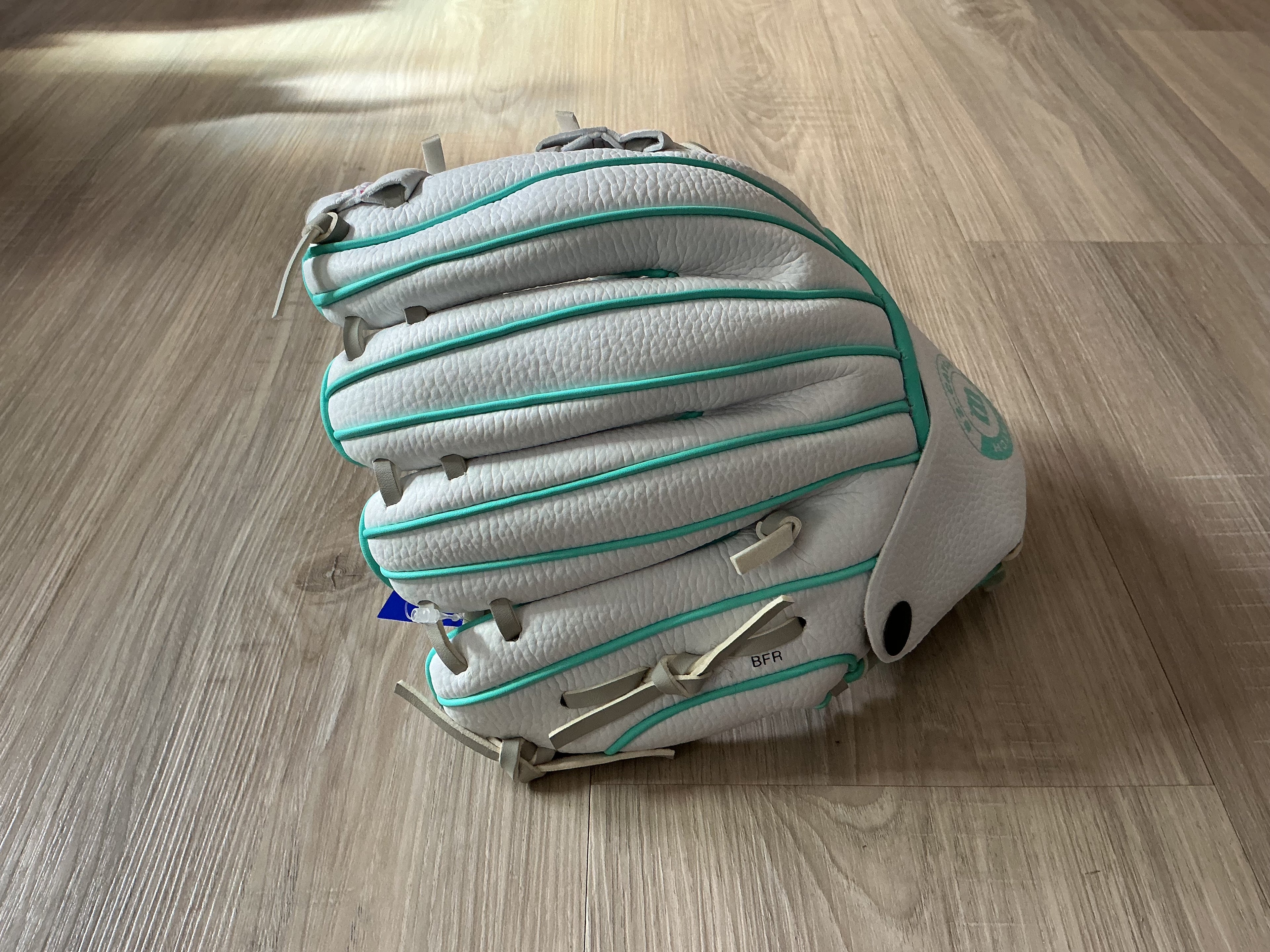 10” Wilson White And Teal A2000 T-Ball Glove