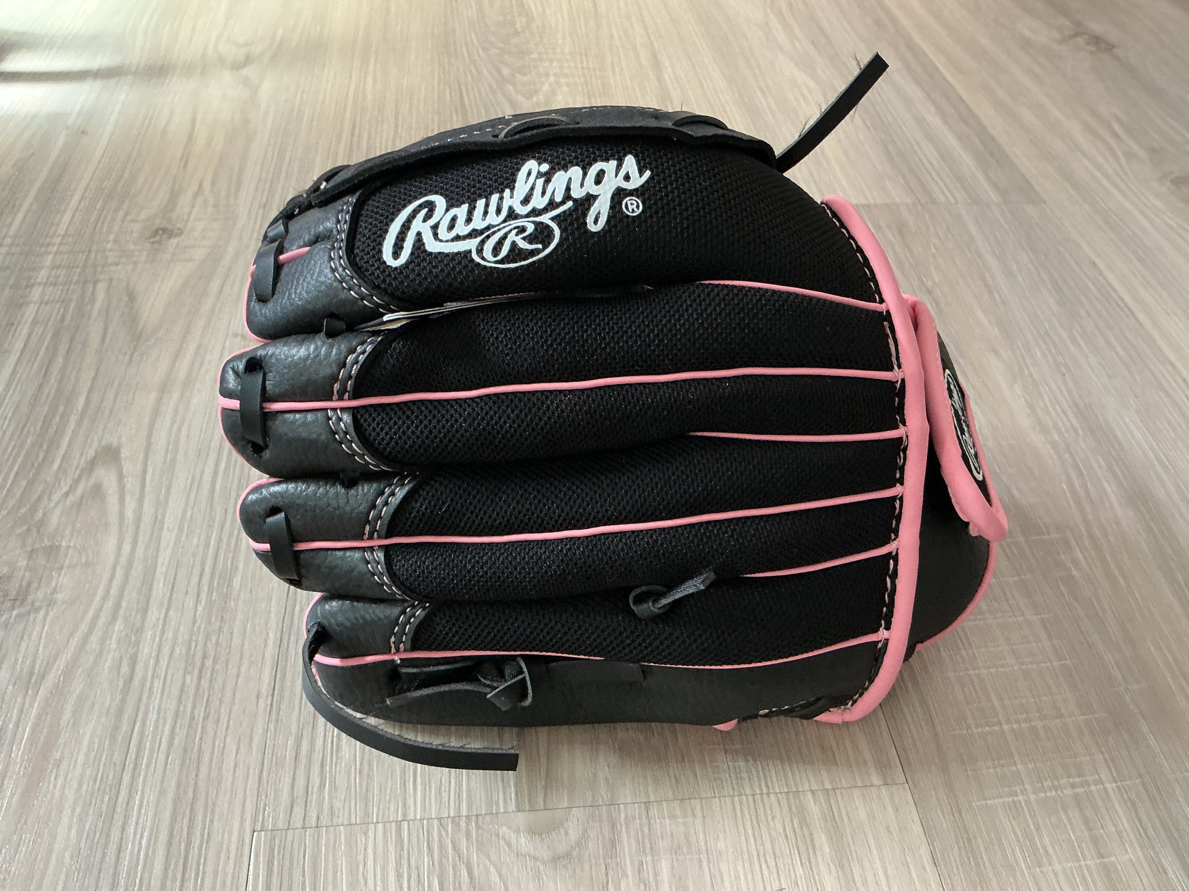 10.5 Rawlings Black And Pink Authentic Collection Glove