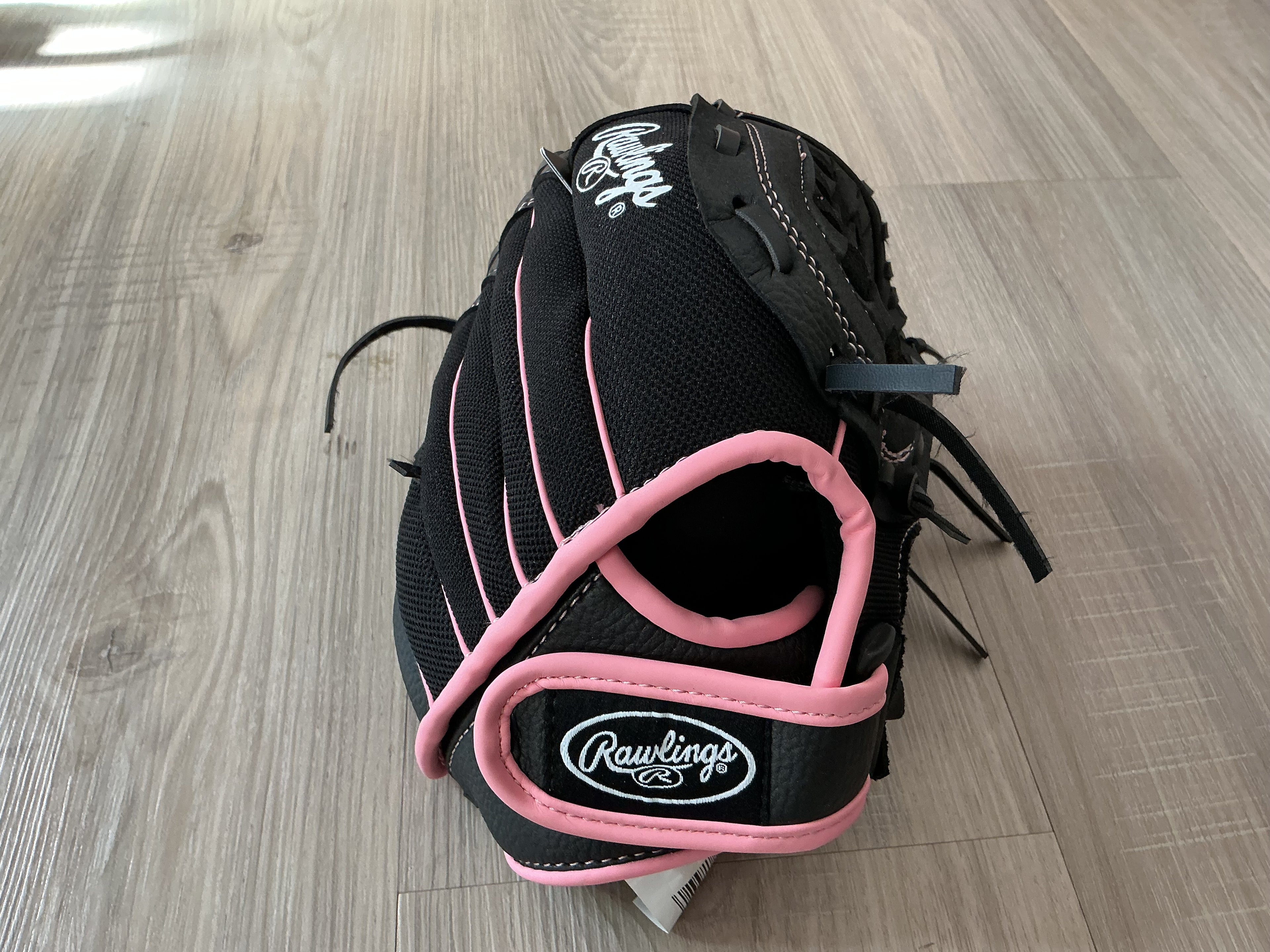 10.5 Rawlings Black And Pink Authentic Collection Glove