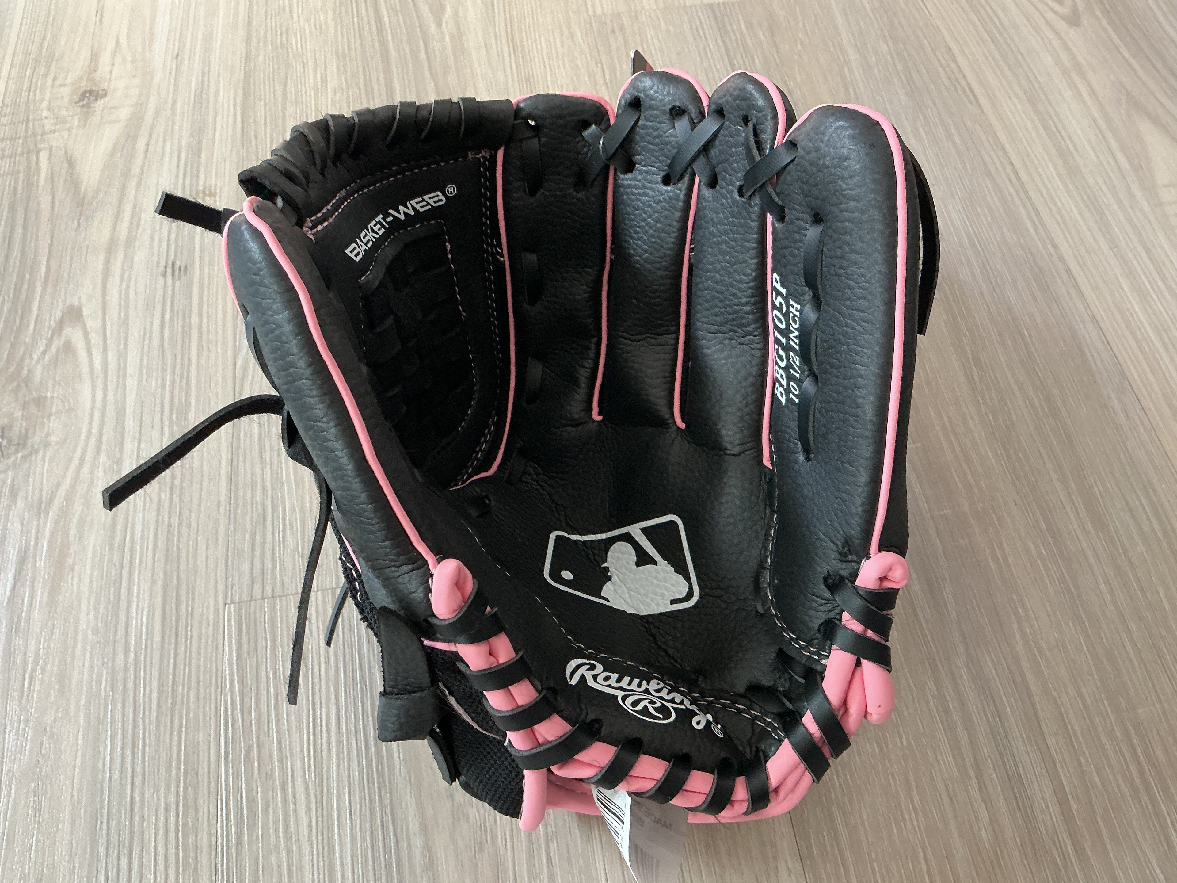 10.5 Rawlings Black And Pink Authentic Collection Glove
