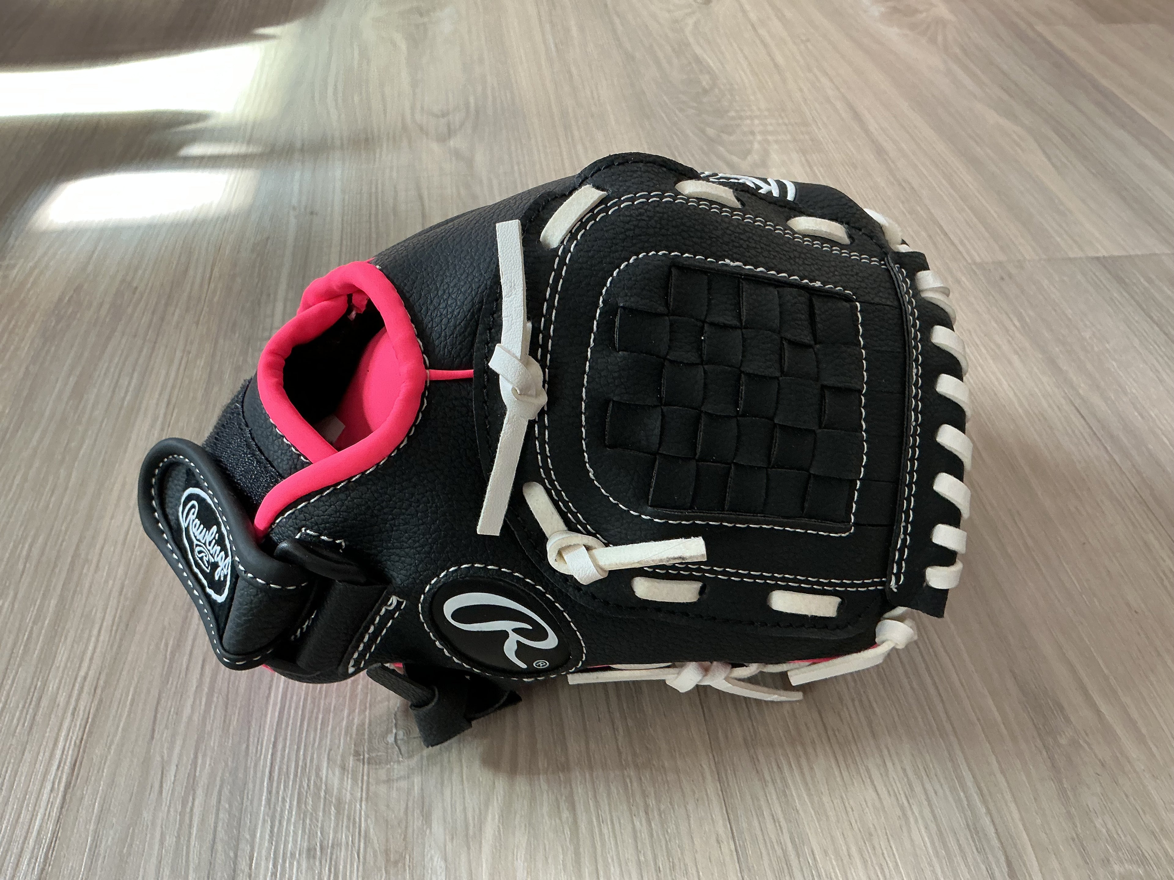 10.5 Rawlings Black And Pink Player Series Glove