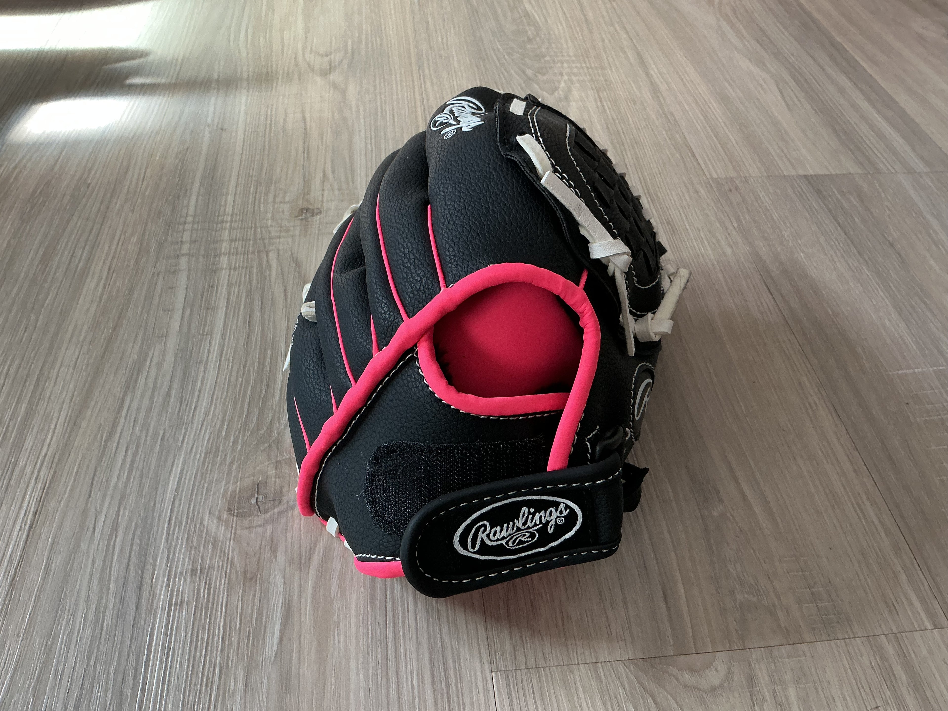 10.5 Rawlings Black And Pink Player Series Glove