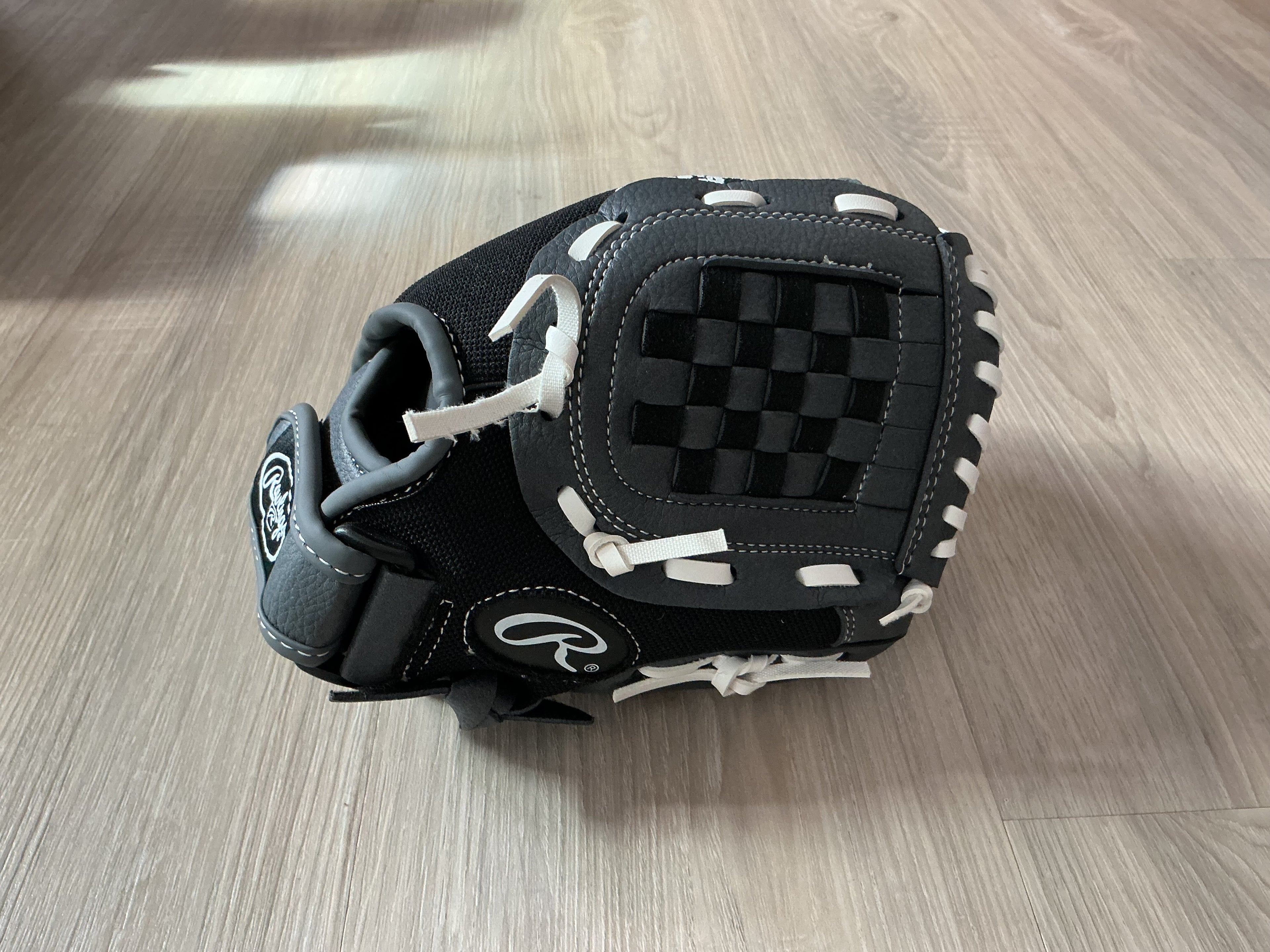 10.5 Rawlings Black And White Authentic Collection Glove