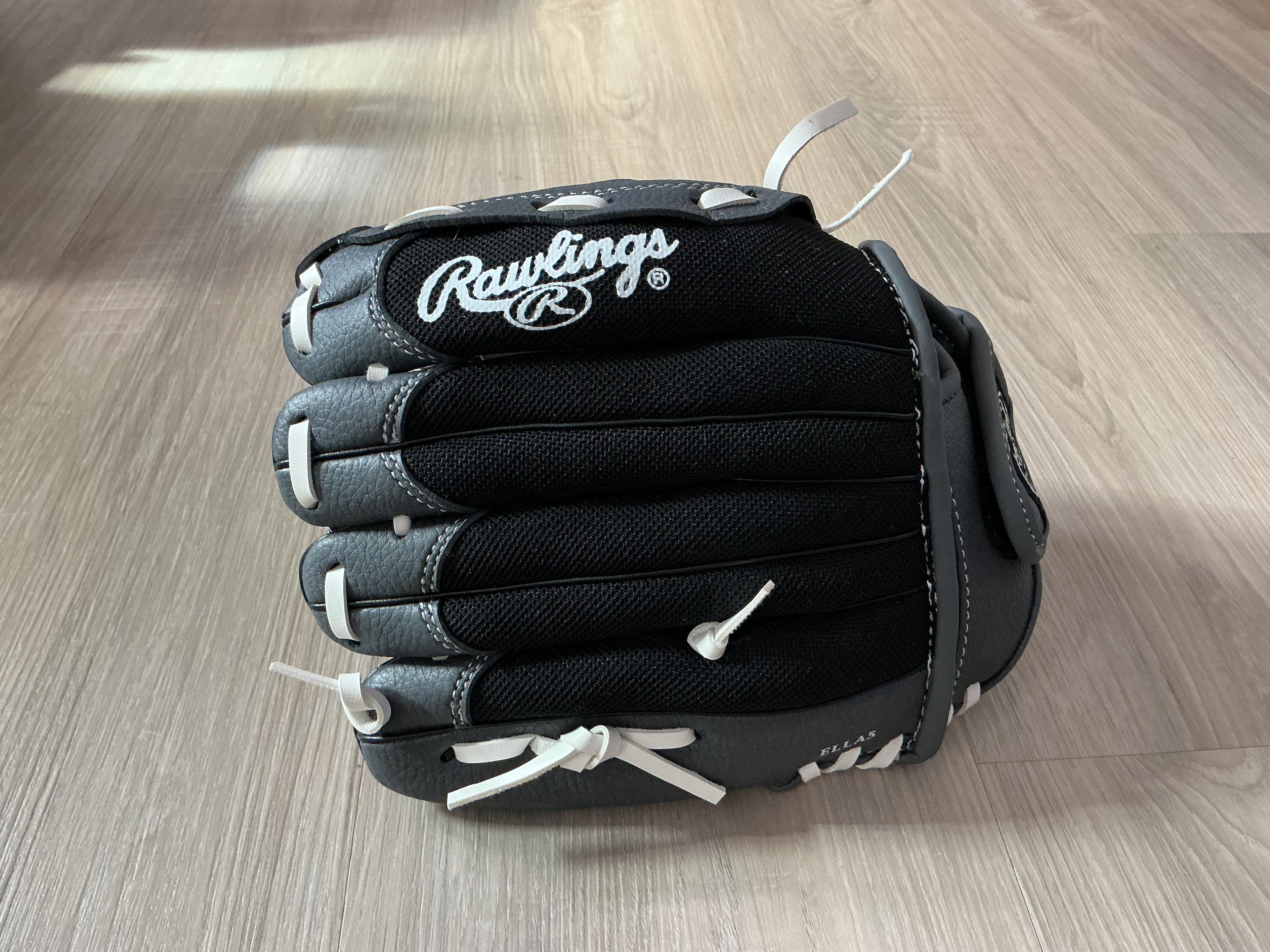 10.5 Rawlings Black And White Authentic Collection Glove