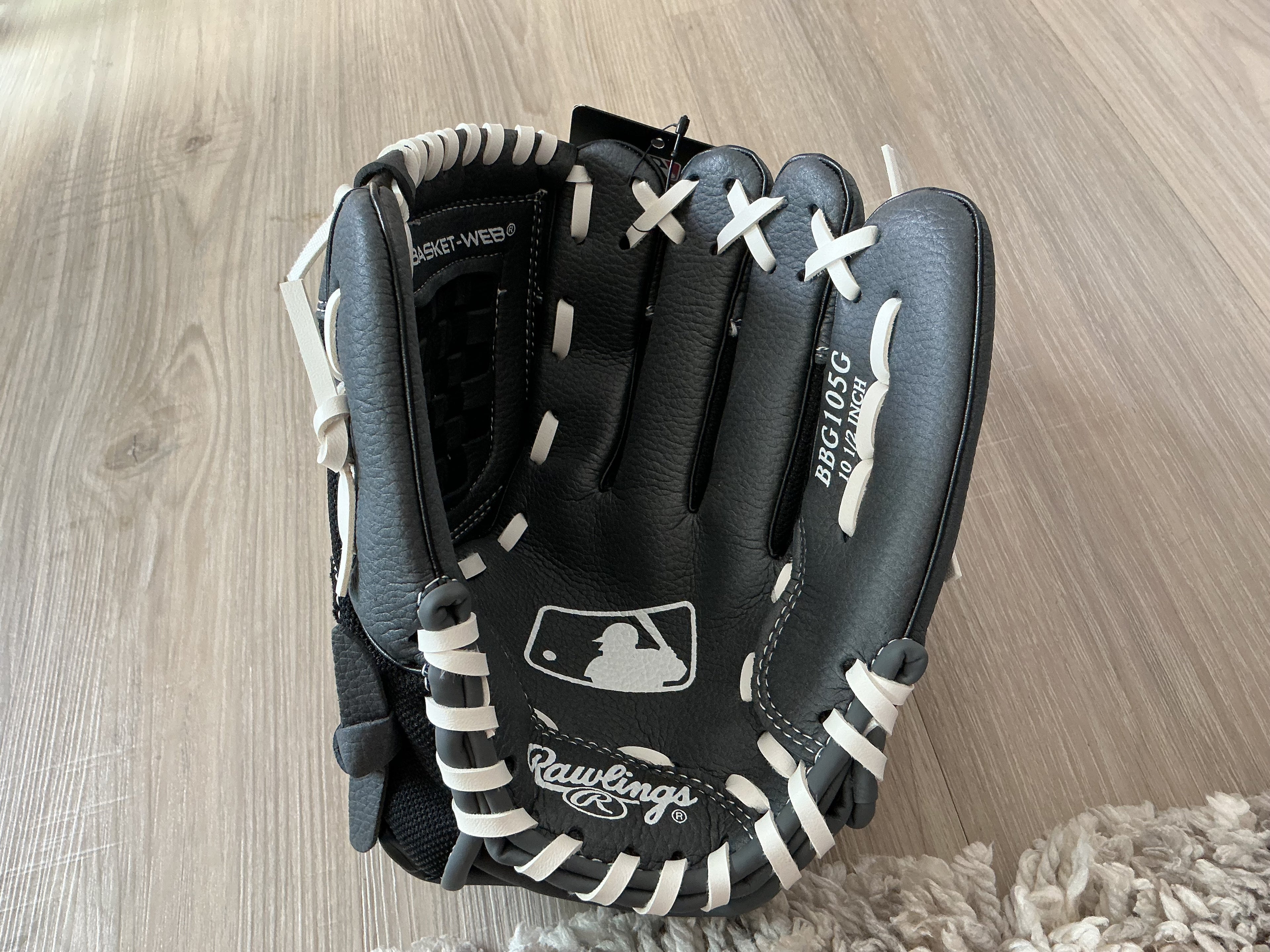 10.5 Rawlings Black And White Authentic Collection Glove