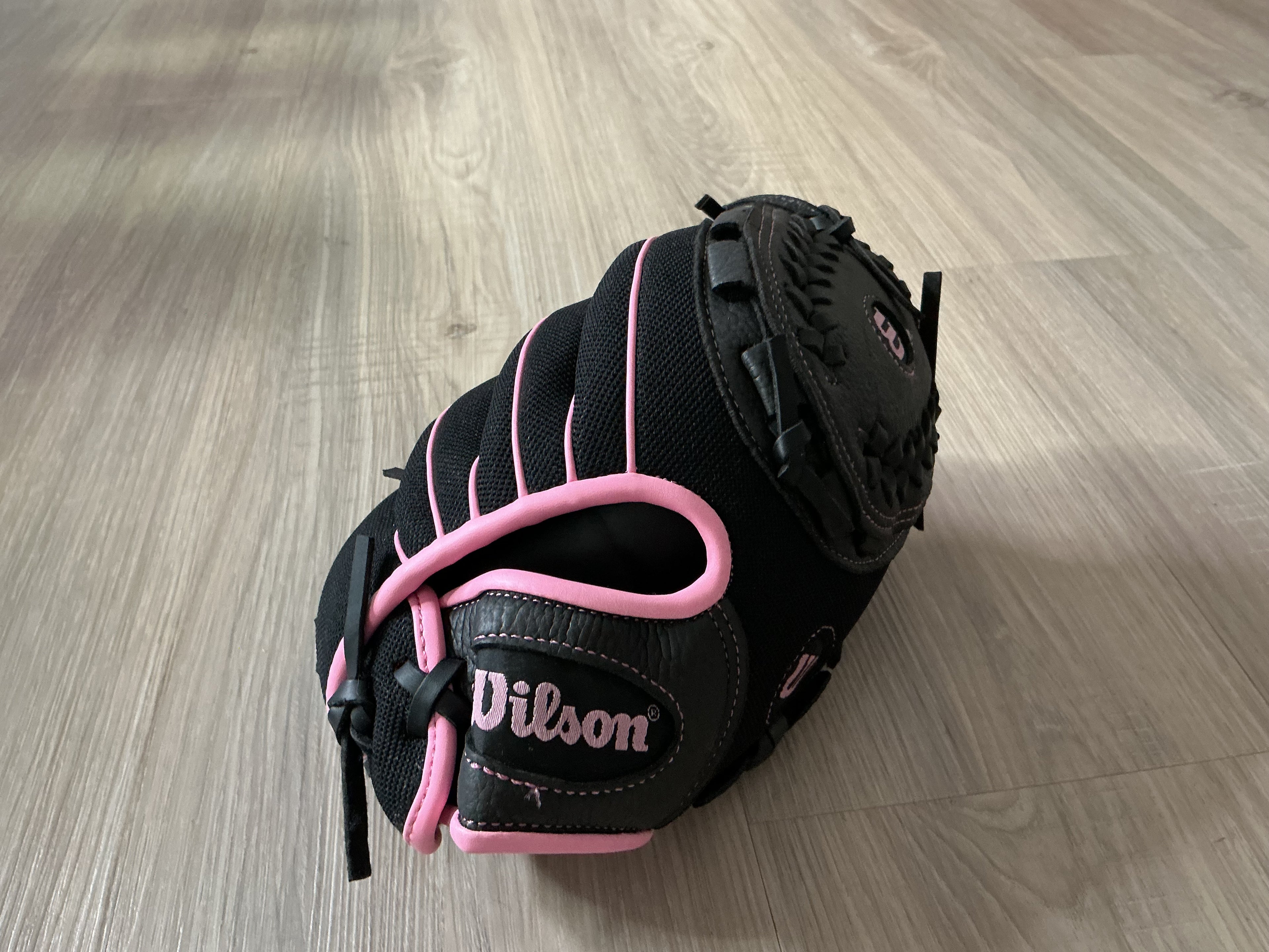 10.5 Wilson Black And Pink A150 Glove