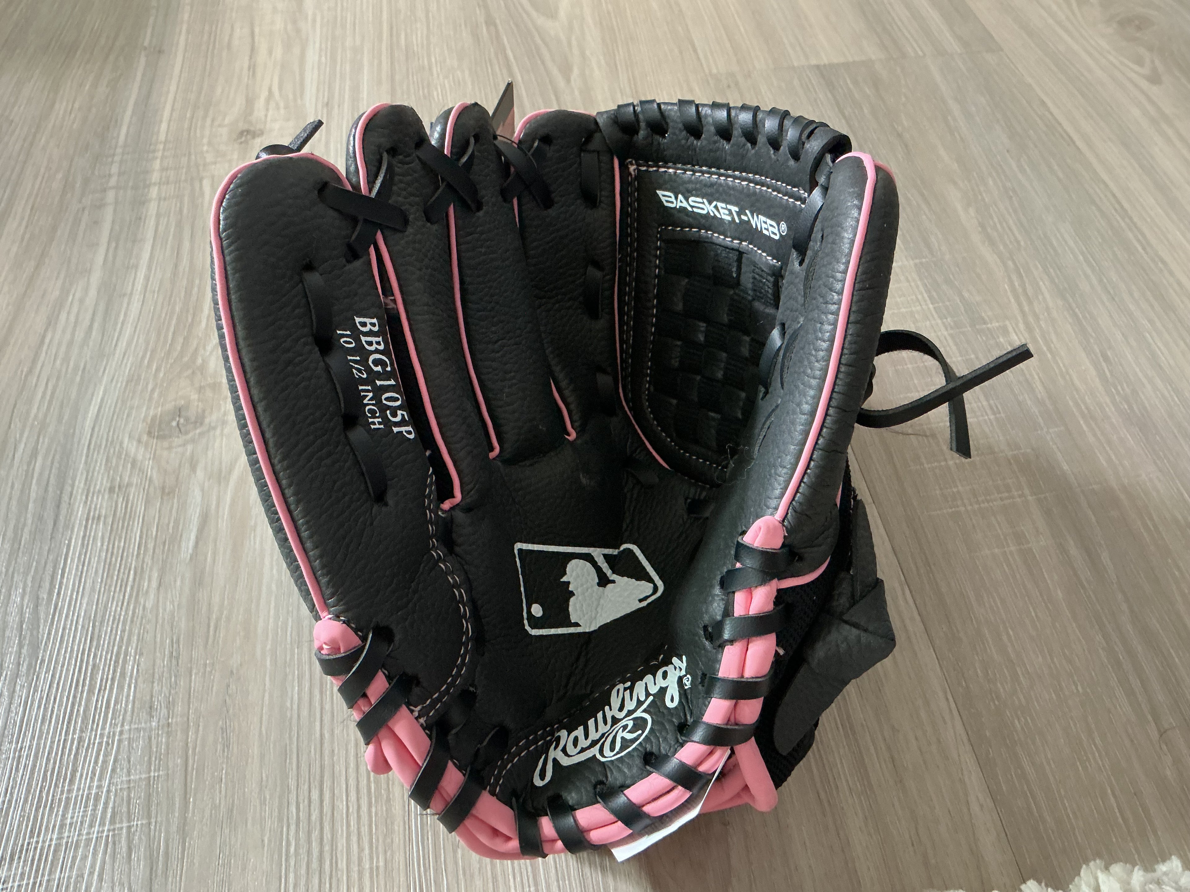 10.5 Rawlings Black And Pink Authentic Collection Glove