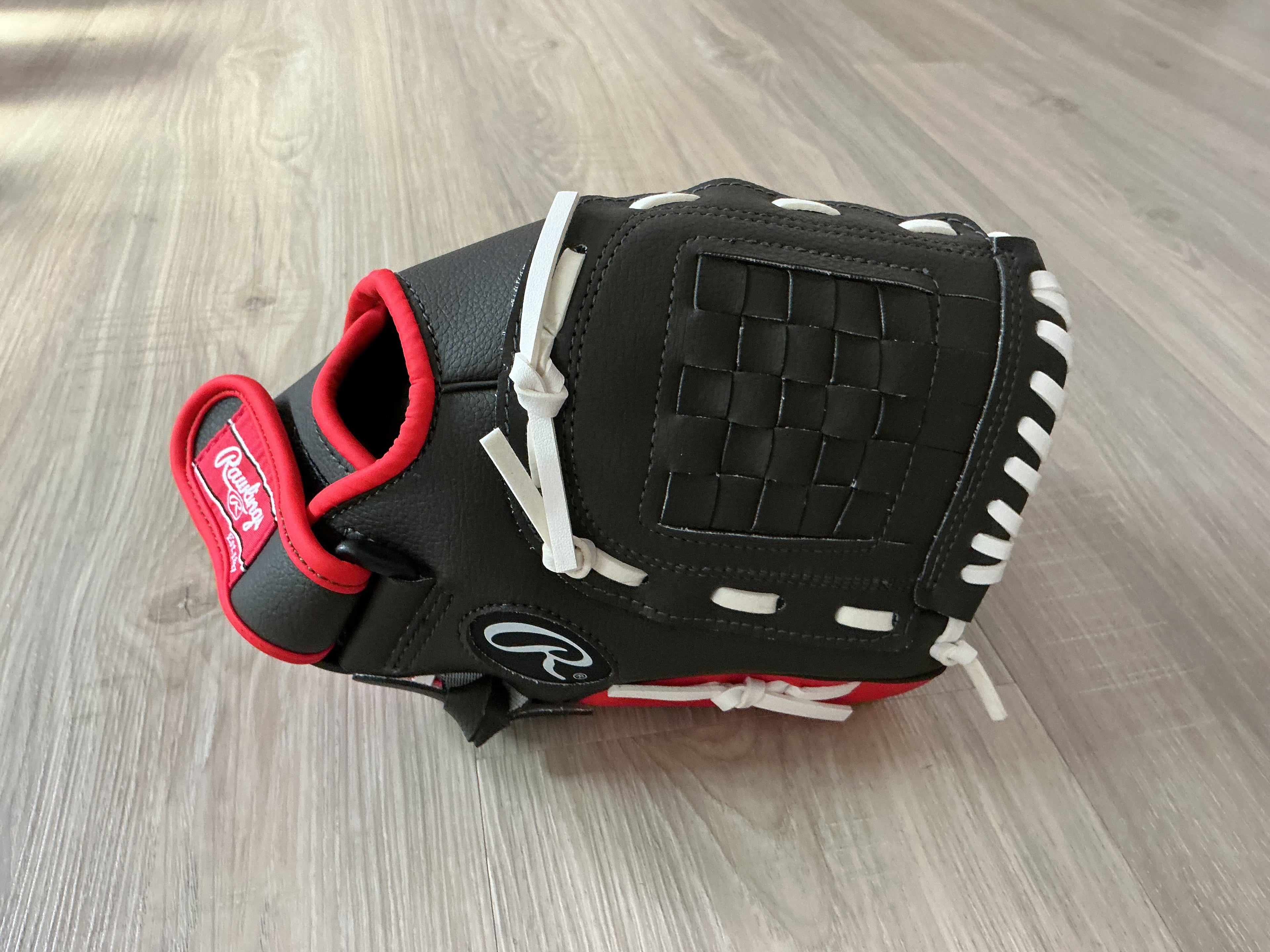 11” Rawlings Black, White, Red Player Series Glove