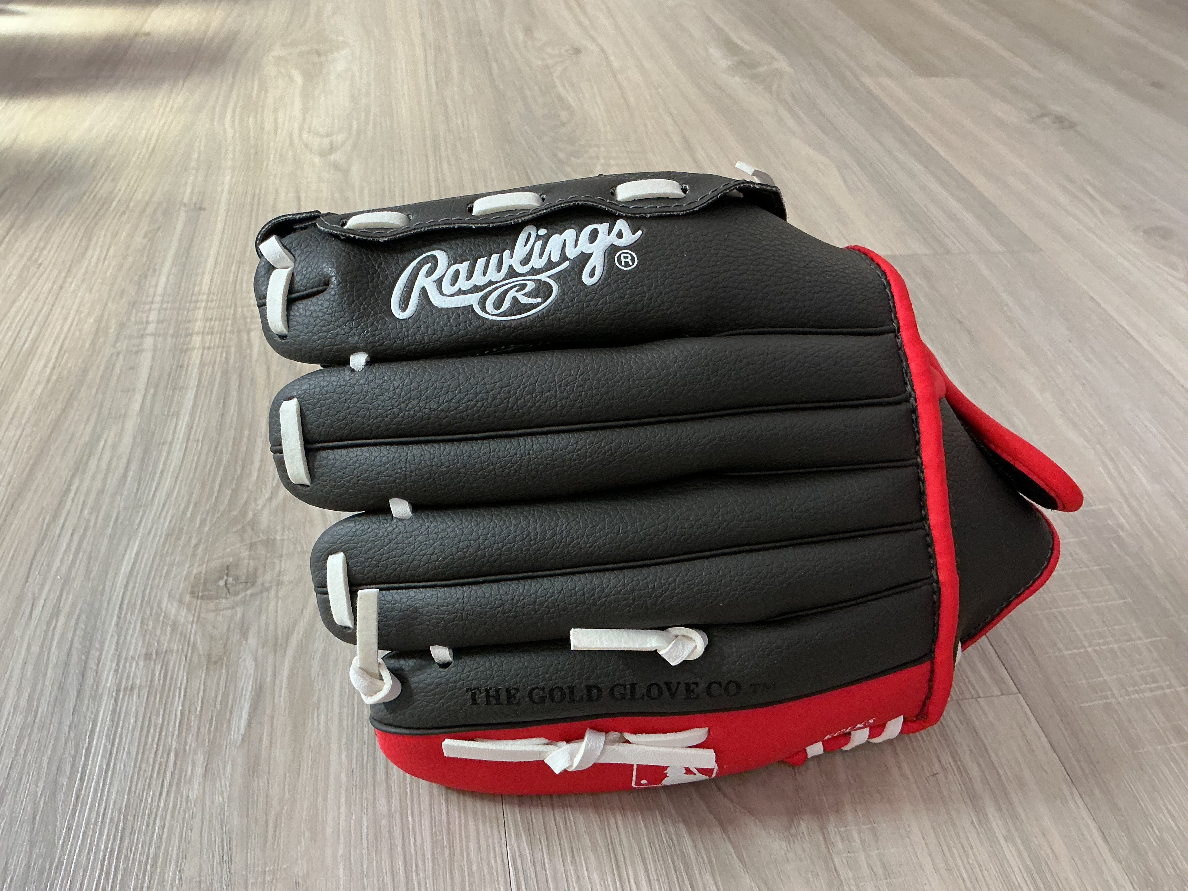11” Rawlings Black, White, Red Player Series Glove